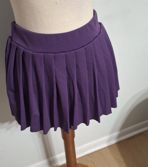 Dresses & Skirts - Pretty In Purple Mini Skirt- W Sz Medium